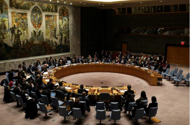 2017年12月22日，在位于纽约的联合国总部，安理会召开会议表决涉朝决议。（新华/路透）